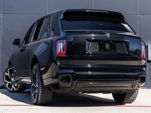 New 2026 Rolls-Royce Cullinan Black Badge image 9