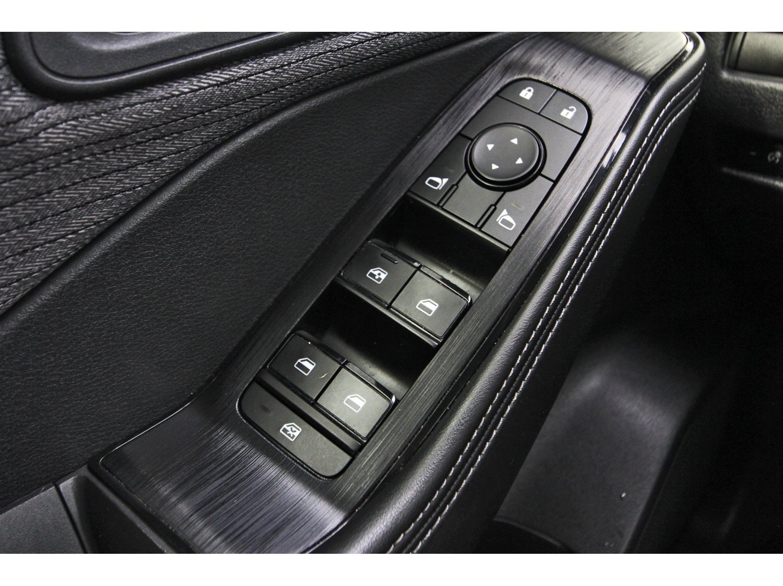 Used 2021 Nissan Rogue SV AWD/4WD image 23