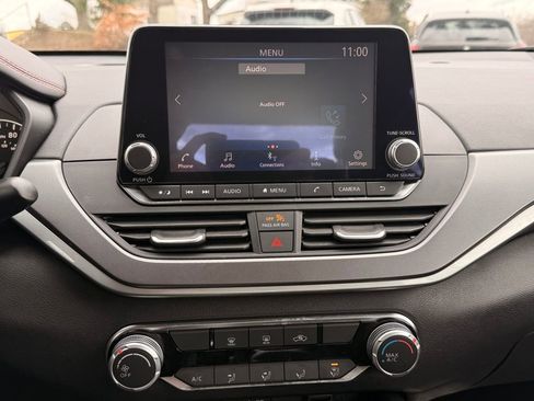 Used 2024 Nissan Altima 2.5 SR FWD image 34