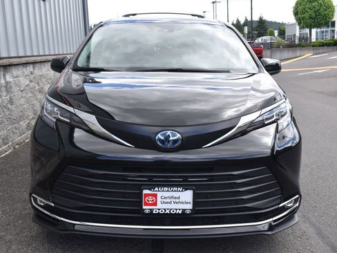 Certified 2023 Toyota Sienna XLE AWD/4WD image 2