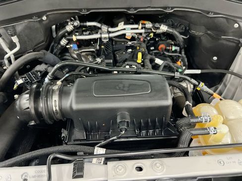 Used 2023 Ford Explorer XLT AWD/4WD image 25