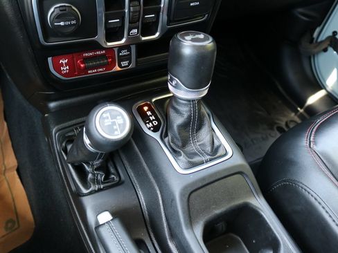 Used 2024 Jeep Wrangler Unlimited Rubicon AWD/4WD image 28