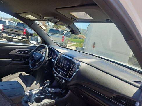 Used 2023 Chevrolet Traverse LT FWD image 28