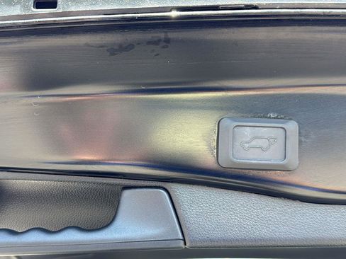 Used 2019 Toyota RAV4 Limited image 27