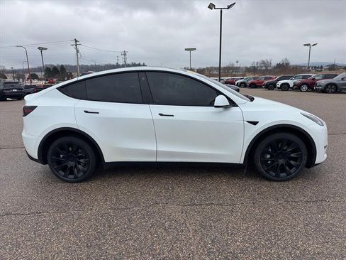 Used 2023 Tesla Model Y Long Range image 2
