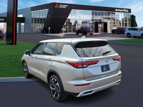New 2025 Mitsubishi Outlander SE image 2