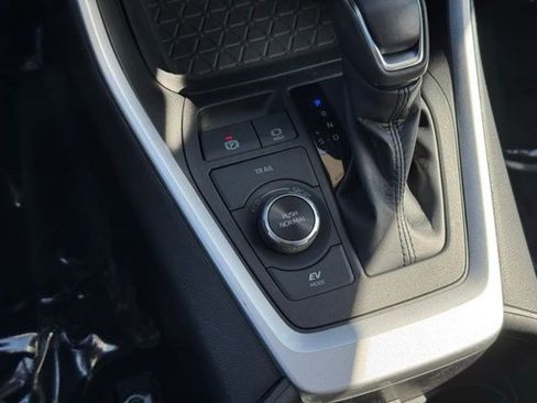 Certified 2022 Toyota RAV4 XLE Premium AWD/4WD image 17