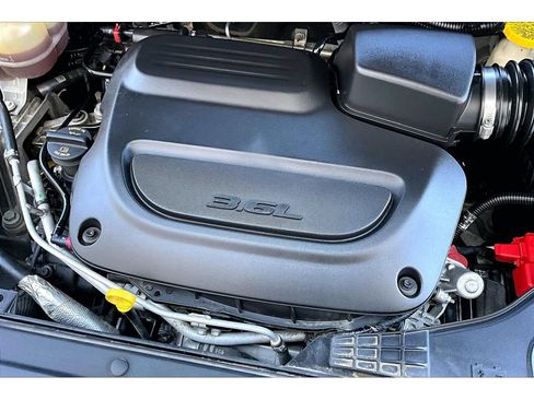Used 2020 Chrysler Pacifica Limited FWD image 57