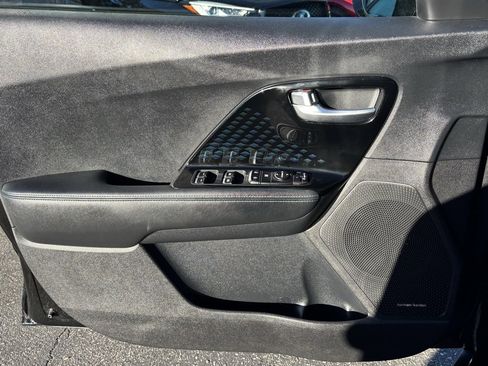 Used 2019 Kia Niro EX Premium image 17
