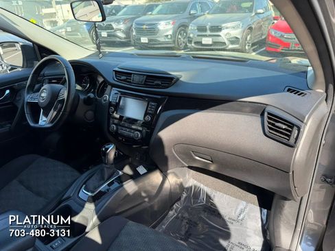 Used 2018 Nissan Rogue Sport SV w/ SV Technology Package image 12