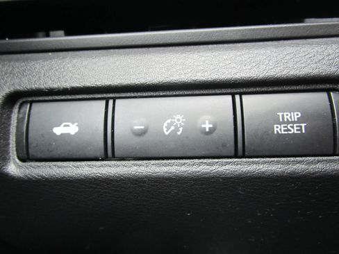 Used 2024 Nissan Altima 2.5 SV FWD image 25