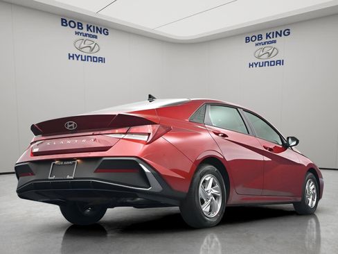 New 2026 Hyundai Elantra SE FWD image 14