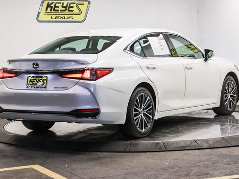 Used 2025 Lexus ES 300h w/ Premium Package FWD image 4