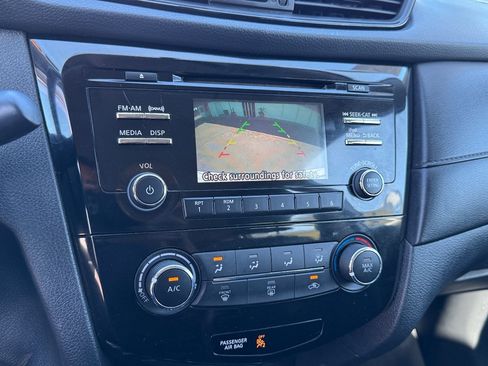 Used 2017 Nissan Rogue S FWD image 25