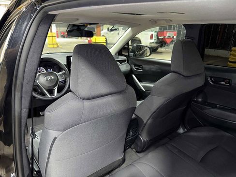 Used 2022 Toyota Corolla Cross LE w/ Moonroof Package AWD/4WD image 27