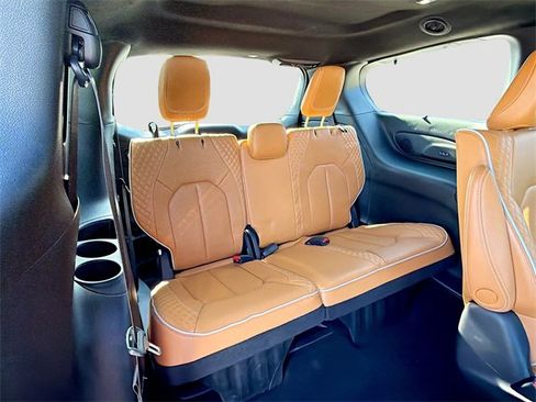 Used 2022 Chrysler Pacifica Pinnacle image 22