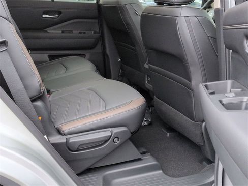 New 2025 Nissan Pathfinder Platinum image 21