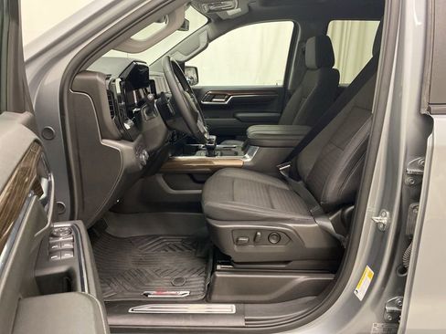 Used 2024 Chevrolet Silverado 1500 LT Trail Boss w/ Dark Appearance Package image 14