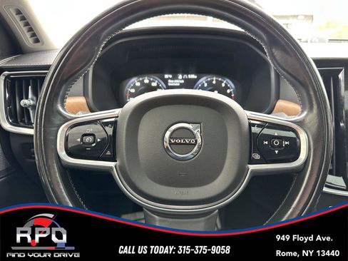 Used 2017 Volvo S90 T6 Inscription w/ Vision Package image 19