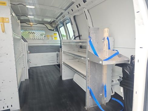 Used 2015 Chevrolet Express 2500 RWD image 11