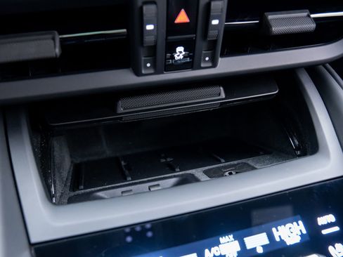 Certified 2025 Porsche Macan 4 Electric image 25