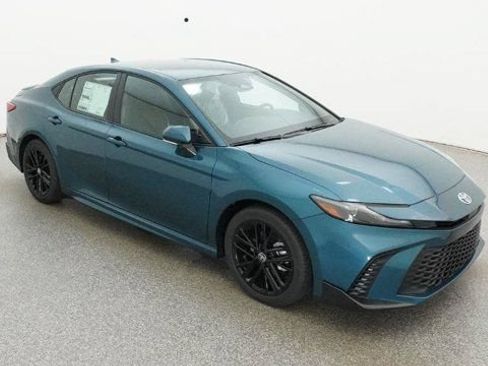 New 2026 Toyota Camry Hybrid FWD image 12