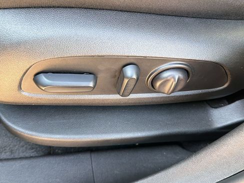 Used 2024 Chevrolet Equinox LT FWD image 13