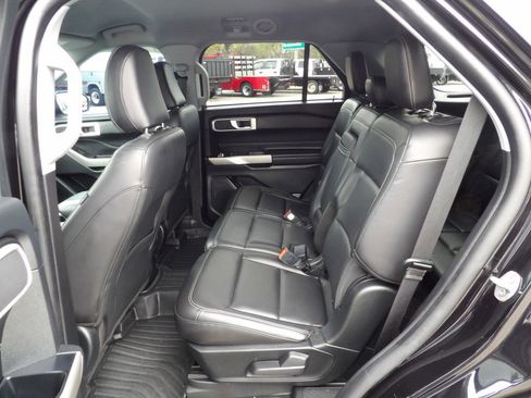 Used 2022 Ford Explorer XLT w/ Equipment Group 202A image 30