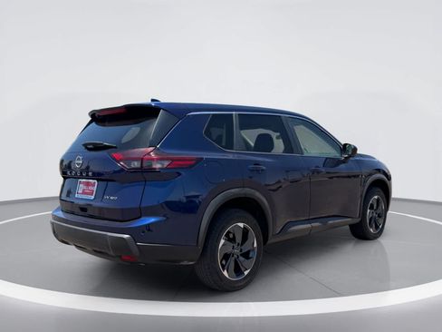 Used 2024 Nissan Rogue SV AWD/4WD image 6
