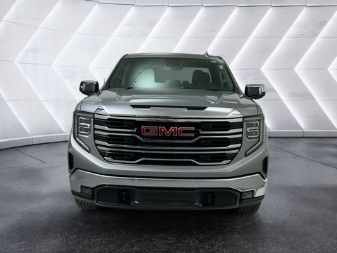 Used 2025 GMC Sierra 1500 SLT image 2