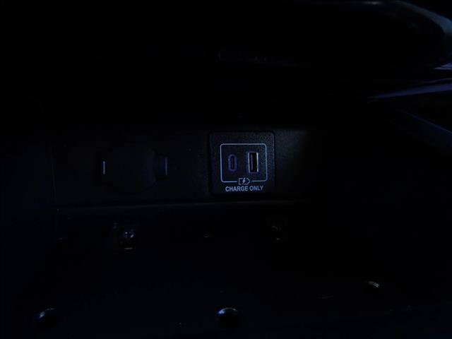Used 2019 Nissan Pathfinder SV AWD/4WD image 17