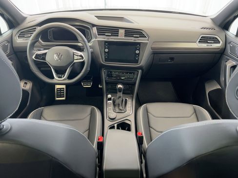 Certified 2023 Volkswagen Tiguan SEL R-Line image 17