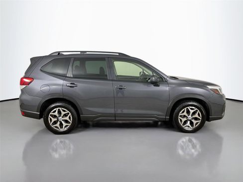 Used 2021 Subaru Forester Premium AWD/4WD image 18