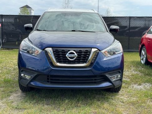 Used 2019 Nissan Kicks SR image 3