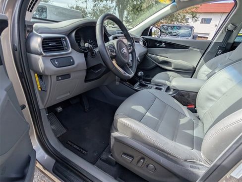Used 2016 Kia Sorento EX image 11