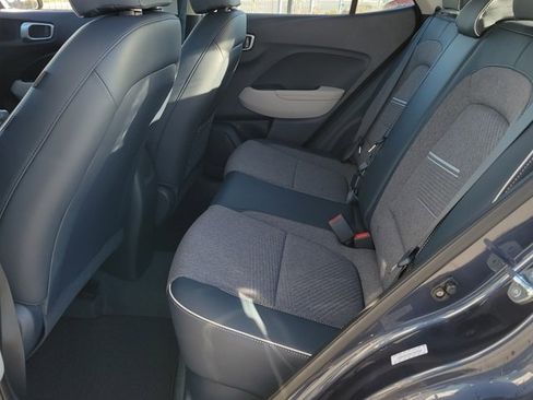 Used 2023 Hyundai Venue Limited image 8