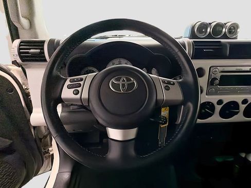 Used 2014 Toyota FJ Cruiser 4WD w/ Upgrade Package image 9