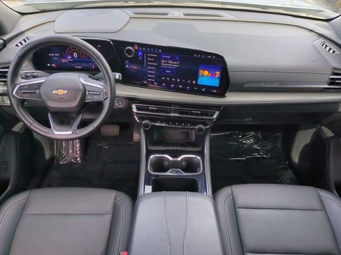 Used 2025 Chevrolet Traverse LT FWD image 18