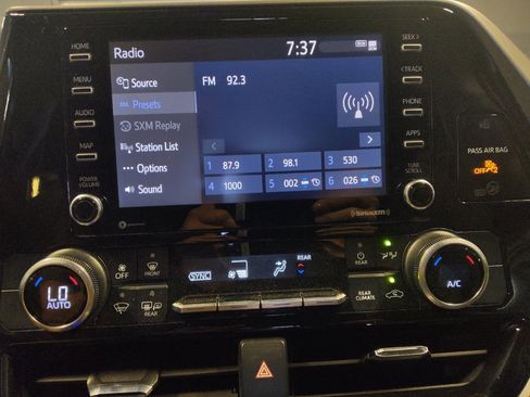 Used 2021 Toyota Highlander L FWD image 25