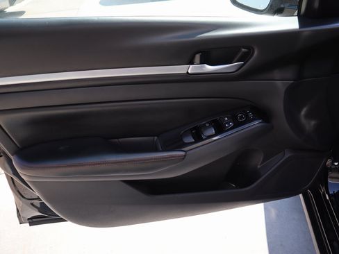 Used 2024 Nissan Altima 2.5 SR image 18