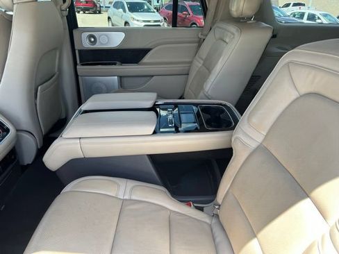 Used 2018 Lincoln Navigator Reserve w/ Technology Package AWD/4WD image 12