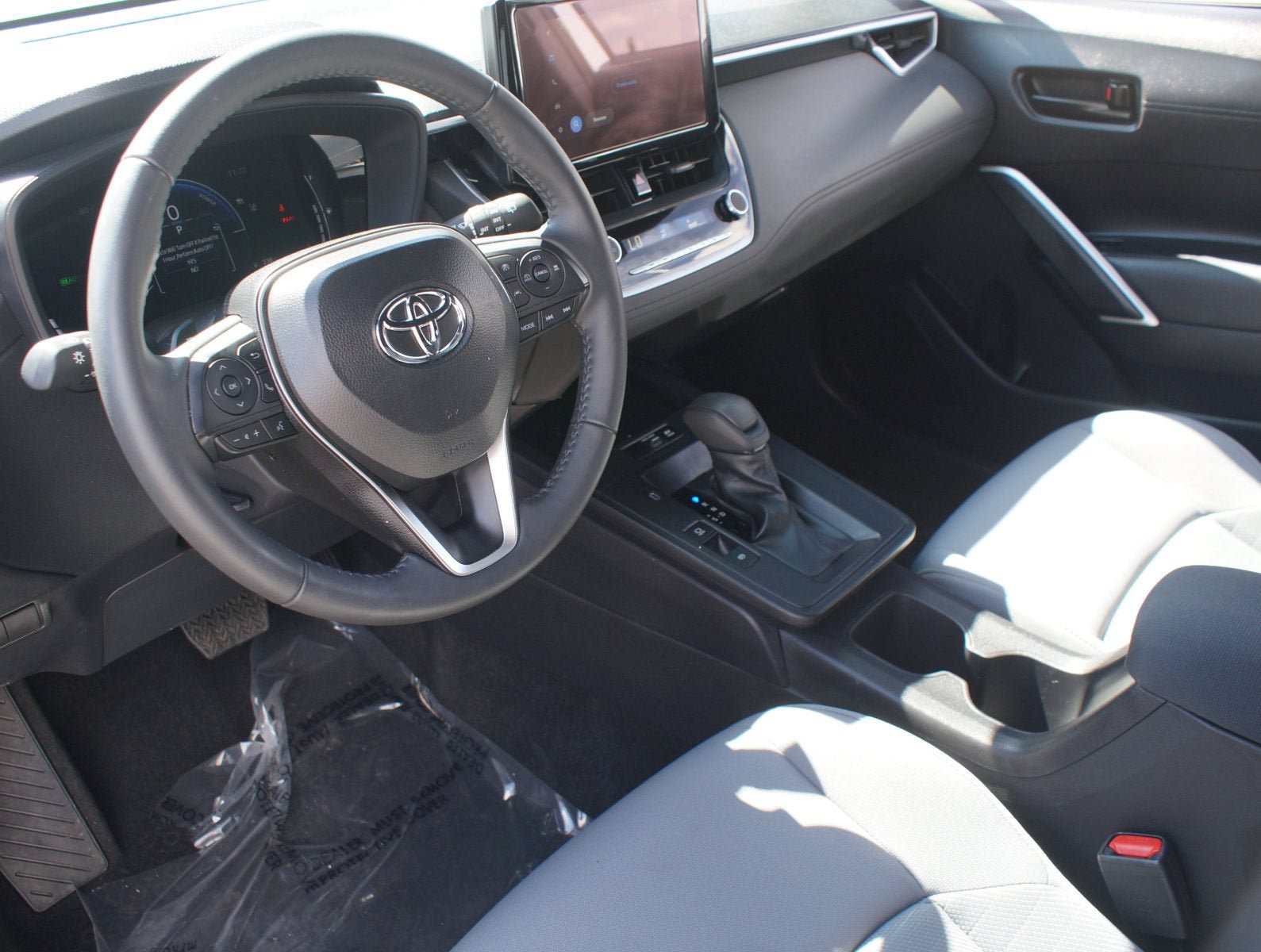 Used 2026 Toyota Corolla Cross AWD Hybrid w/ Moonroof Package image 13