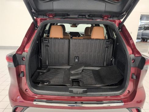 Used 2026 Toyota Highlander Platinum AWD/4WD image 15