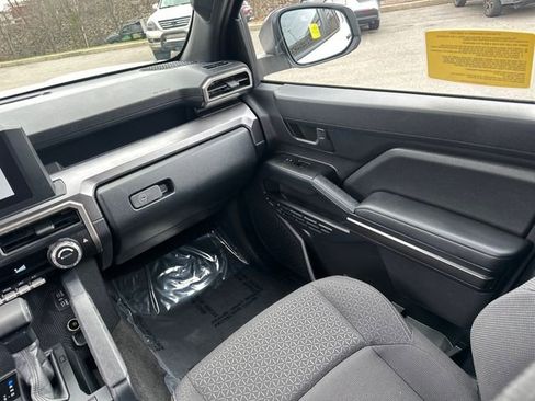 Certified 2025 Toyota 4Runner SR5 AWD/4WD image 25