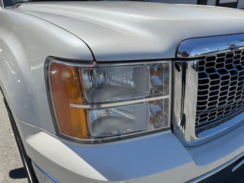 Used 2013 GMC Sierra 1500 SLT w/ SLT White Diamond Edition AWD/4WD image 15