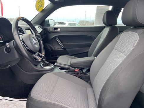 Used 2019 Volkswagen Beetle 2.0T SE FWD image 10