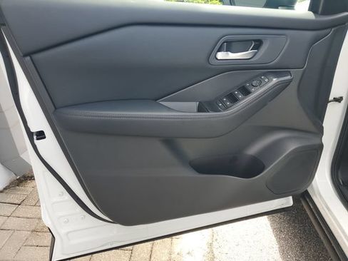 Certified 2026 Nissan Rogue SV FWD image 25