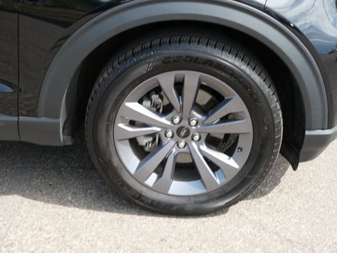Used 2023 Ford Explorer XLT w/ Equipment Group 202A AWD/4WD image 9