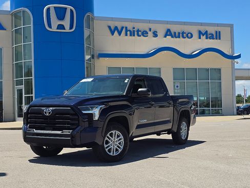 Used 2022 Toyota Tundra SR5 w/ SR5 Convenience Package AWD/4WD image 35
