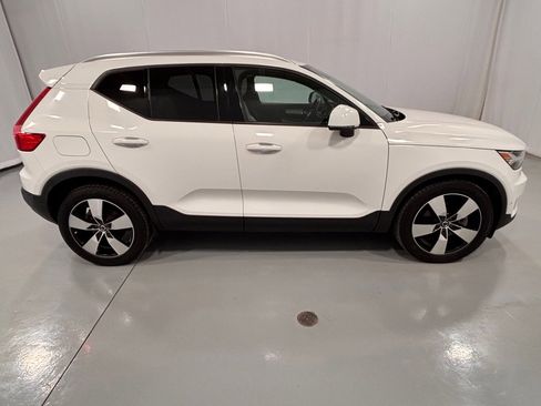 Used 2019 Volvo XC40 T5 Momentum image 4